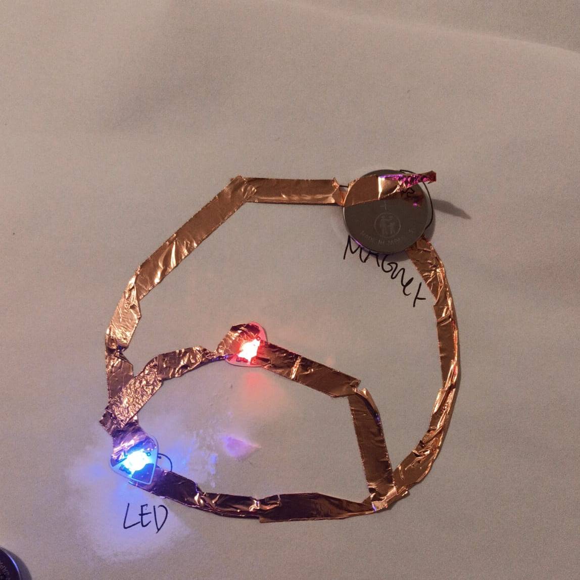 Because the previous circuit didn't work I try to impliment the second light to the circle shaped circuit, it worked!